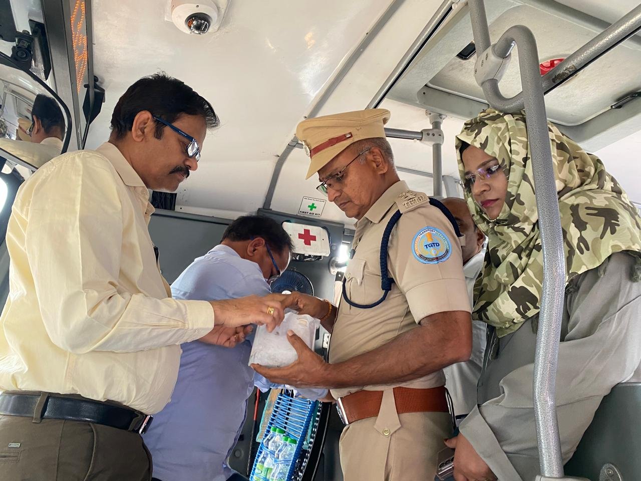   జిల్లా వైద్య ఆరోగ్యశాఖ అధికారి డాక్టర్ వెంకటరమణ గారు కరీంనగర్ ఆర్టీసీ బస్ స్టాండ్‌లో ఆర్టీసీ బస్సులలో ఫస్ట్ ఎయిడ్ బాక్సుల  అమలు పరిశీలన